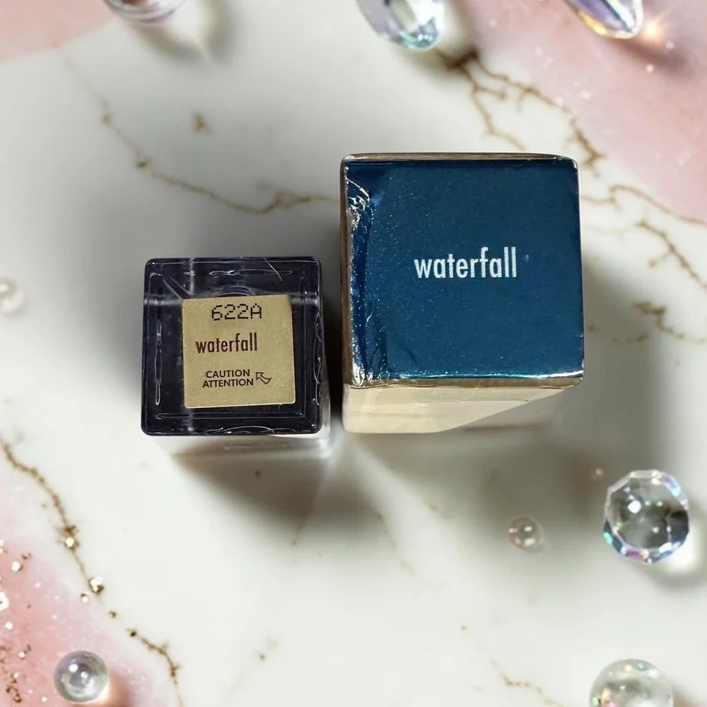 Stila - Glisten & Glow Liquid Eye Shadow - Shade: Waterfall - *NIB*